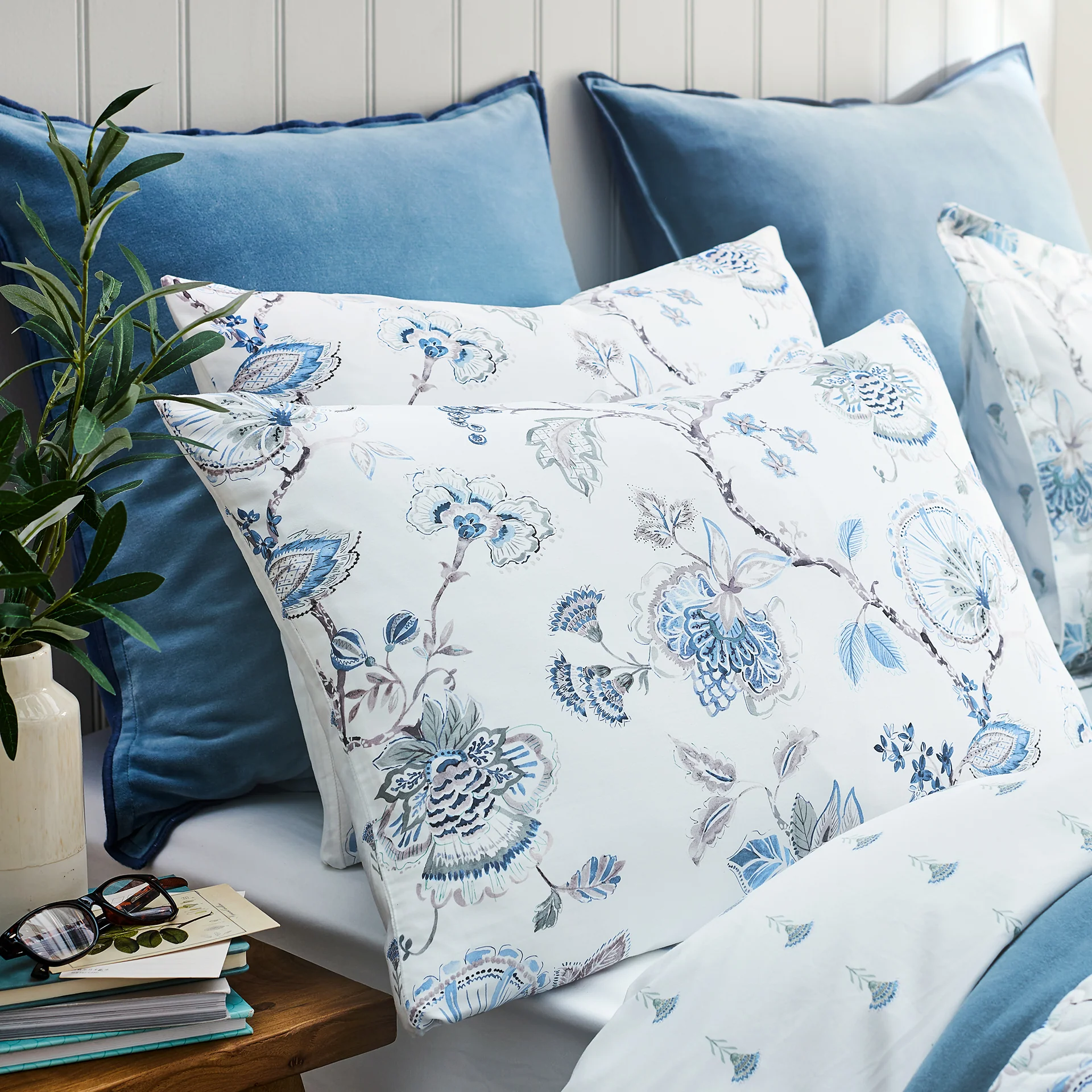 Tropical Floral Oxford Pillowcase Pair - Image 3